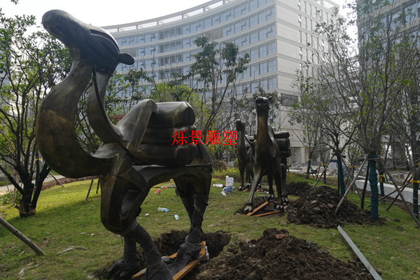 铸铜骆驼雕塑