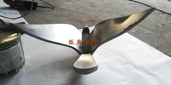 拉丝和平鸽雕塑