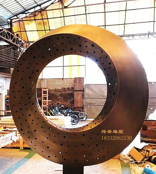 不锈钢圆环雕塑图片