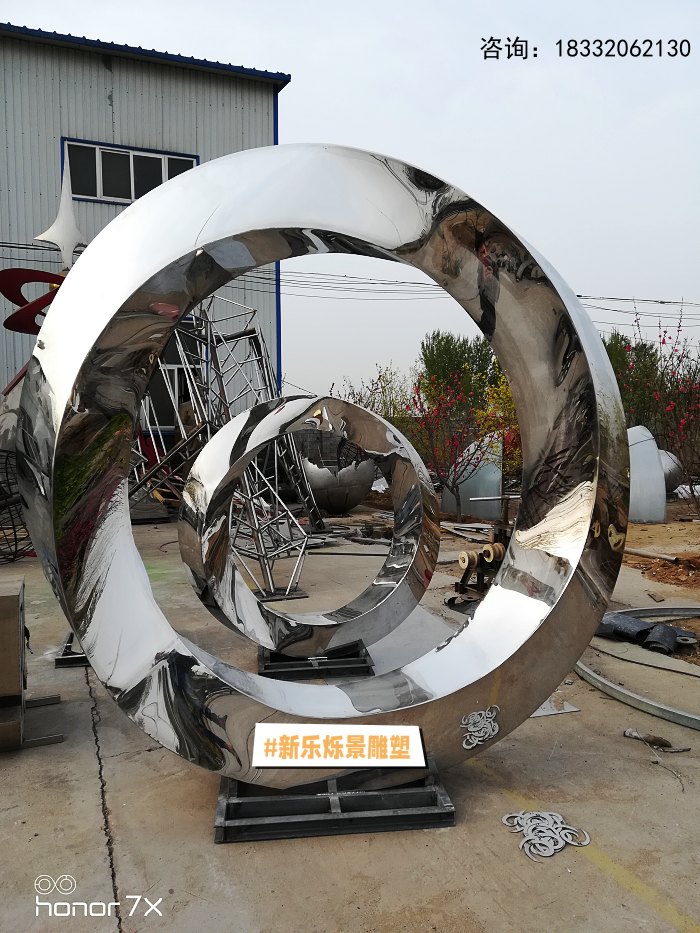 镜面不锈钢圆环雕塑（莫比乌斯环雕塑）