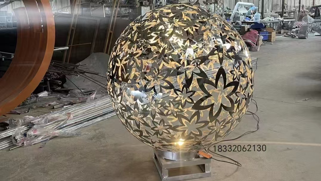 不锈钢镂空球雕塑制作厂家，镂空球雕塑价格